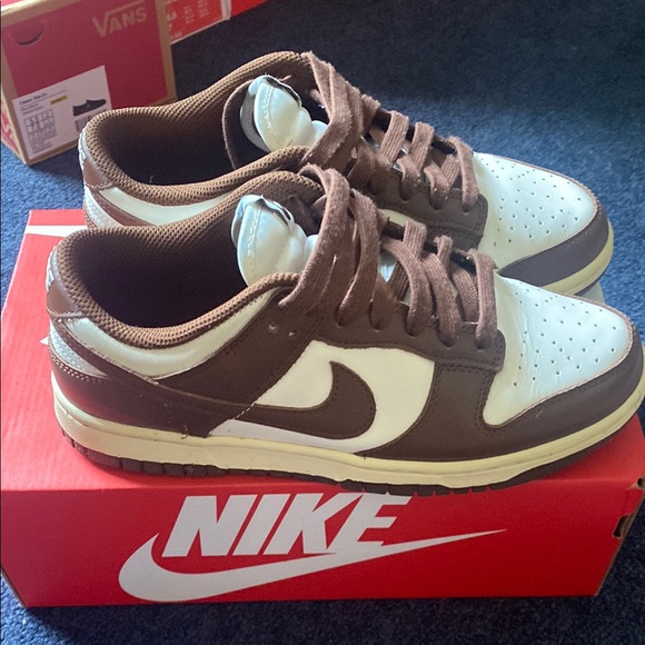 Women’s Nike Brown and White Sneakers with Leather Vintage sole - Picture 3 of 4